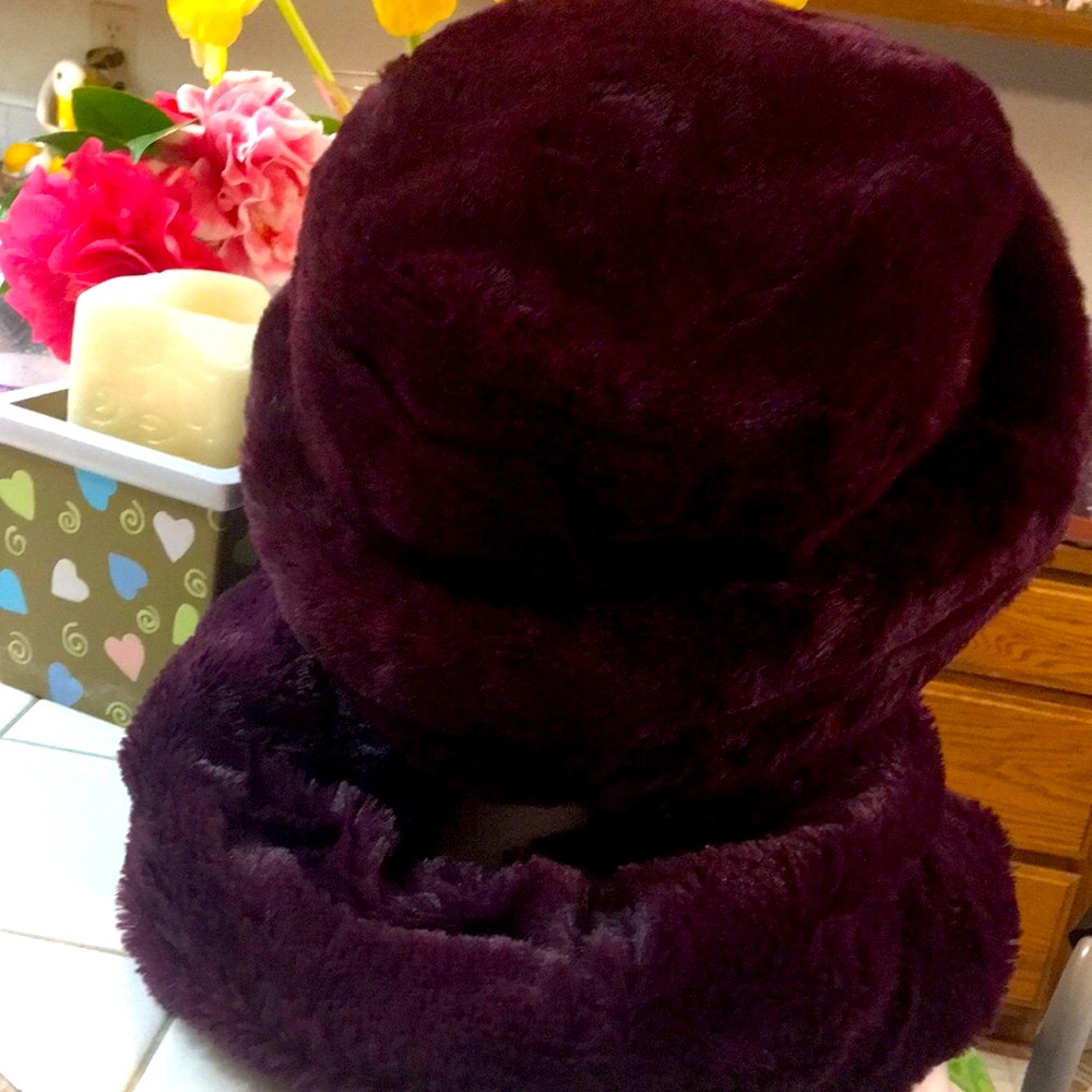 SET- Purple/Plum Faux Fur Hat & Infinity Scarf - Picture 6 of 15
